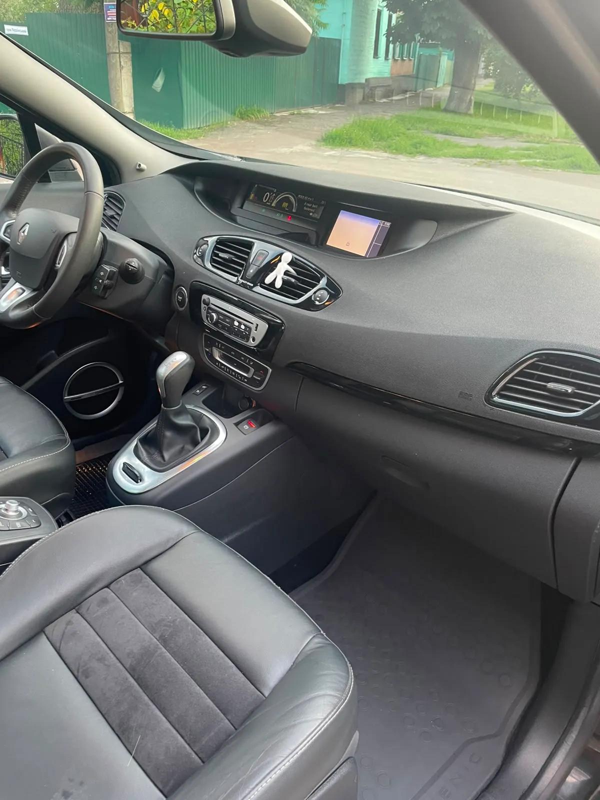renault grand scenic 10