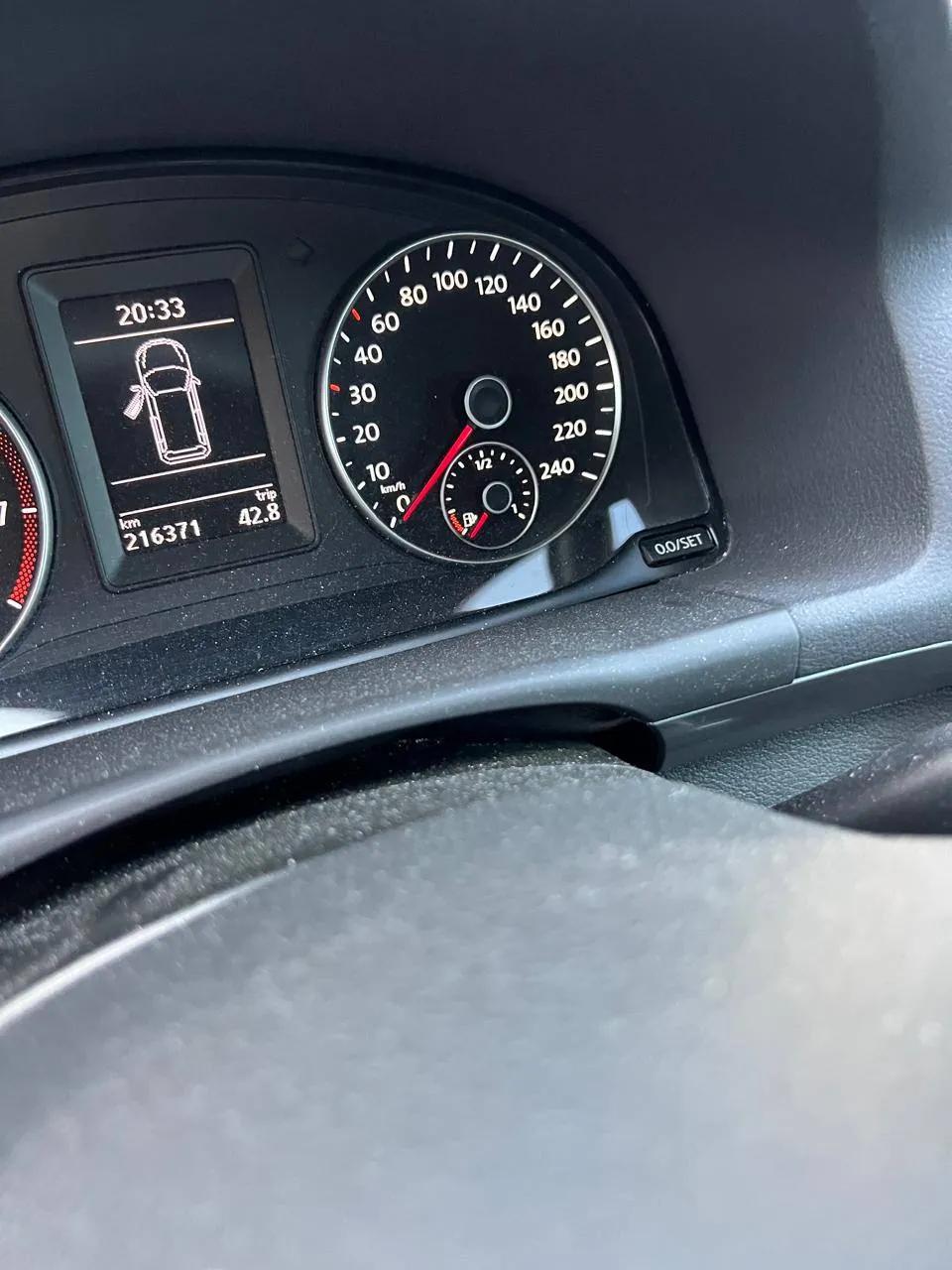 volkswagen touran 2