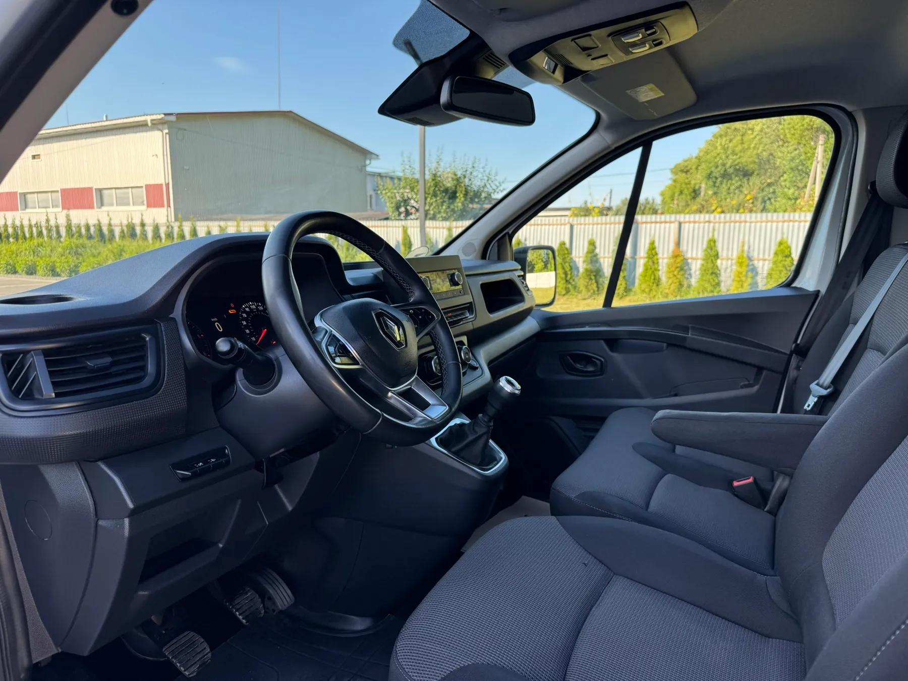 renault trafic 8