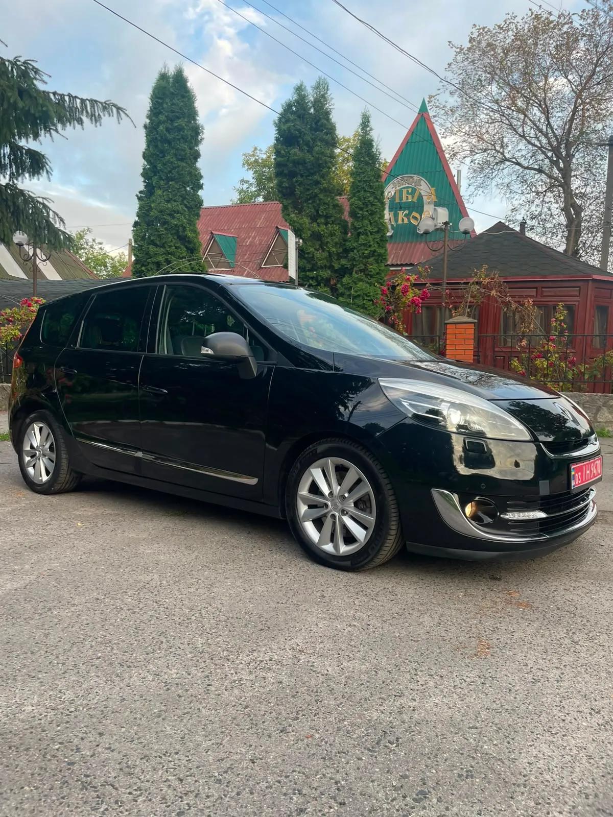 renault grand scenic 8