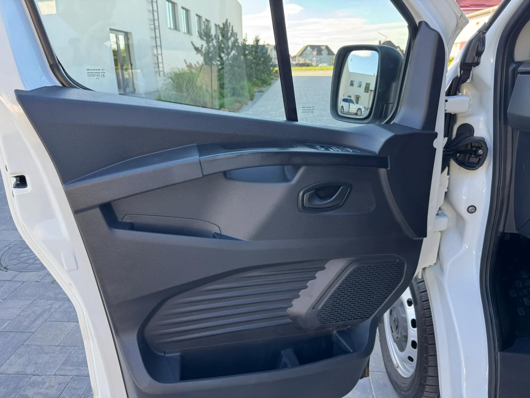 renault trafic 9