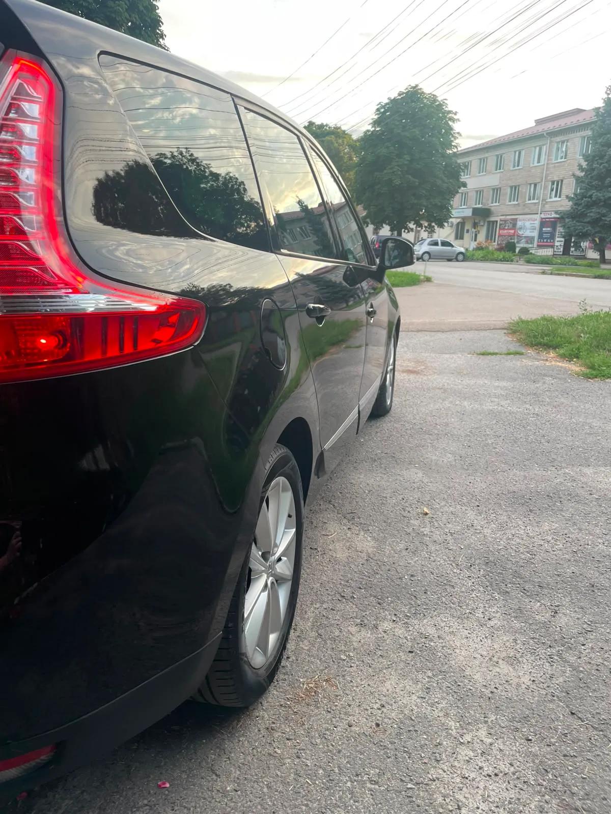 renault grand scenic 9