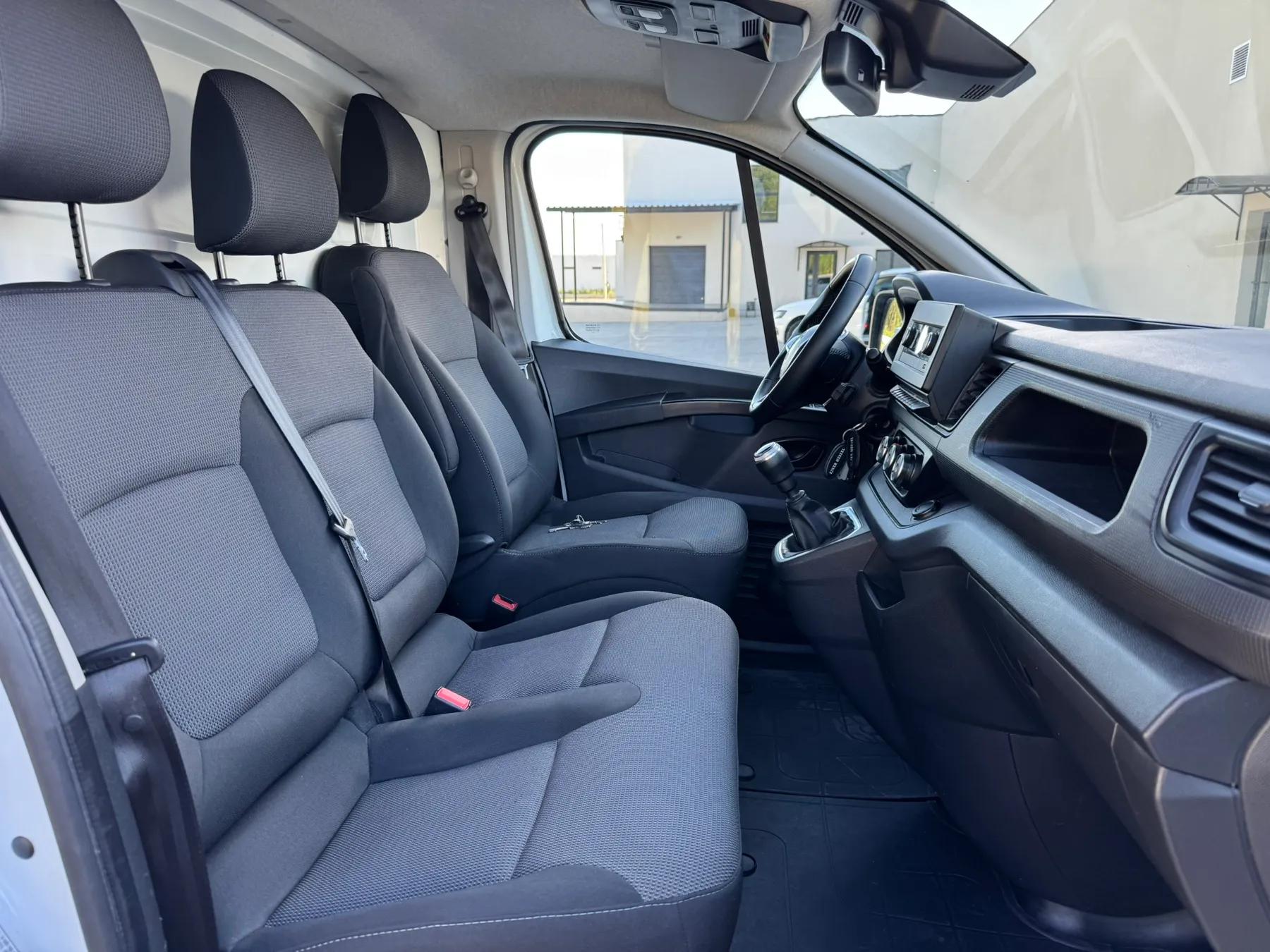renault trafic 12