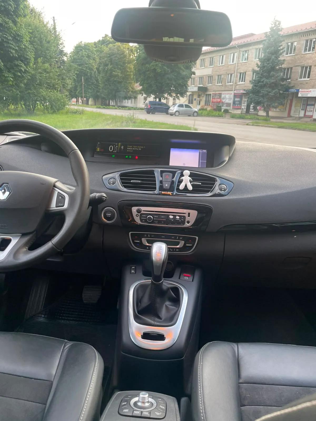 renault grand scenic 12